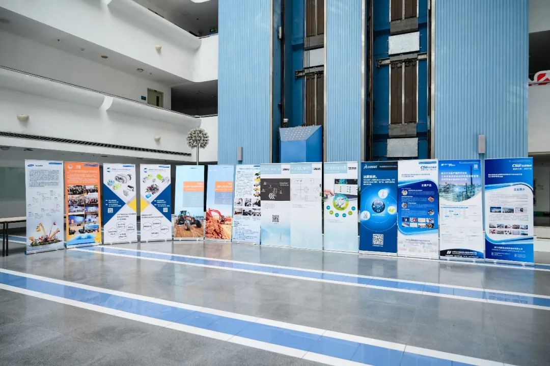 展板.jpg